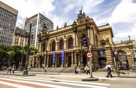 
                      
                      Foto da fachada do Theatro Municipal